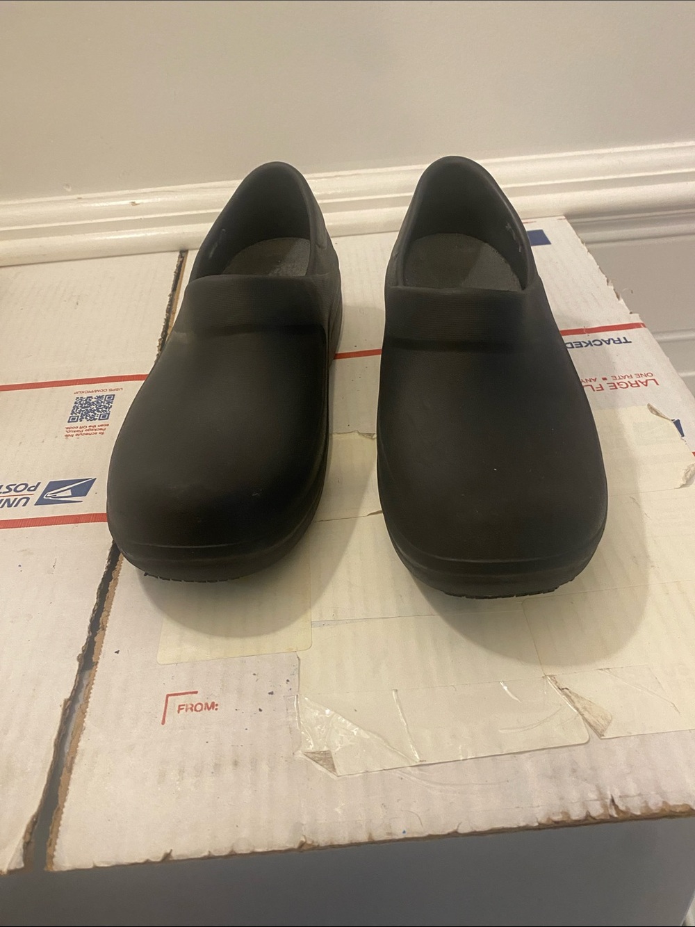 Crocs size 7W shoes good condition